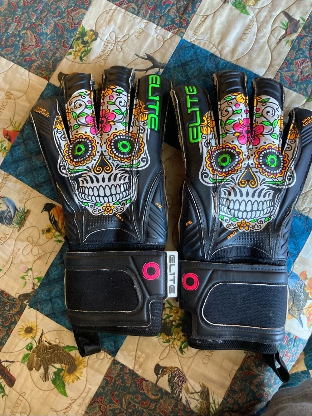 Elite sport soccer Kids Gloves with Colorful Skull Design